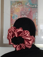 Load image into Gallery viewer, PASSION - VOLUME SCRUNCHIES
