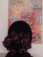 Load image into Gallery viewer, ROYAL QUEEN - VOLUME SCRUNCHIES

